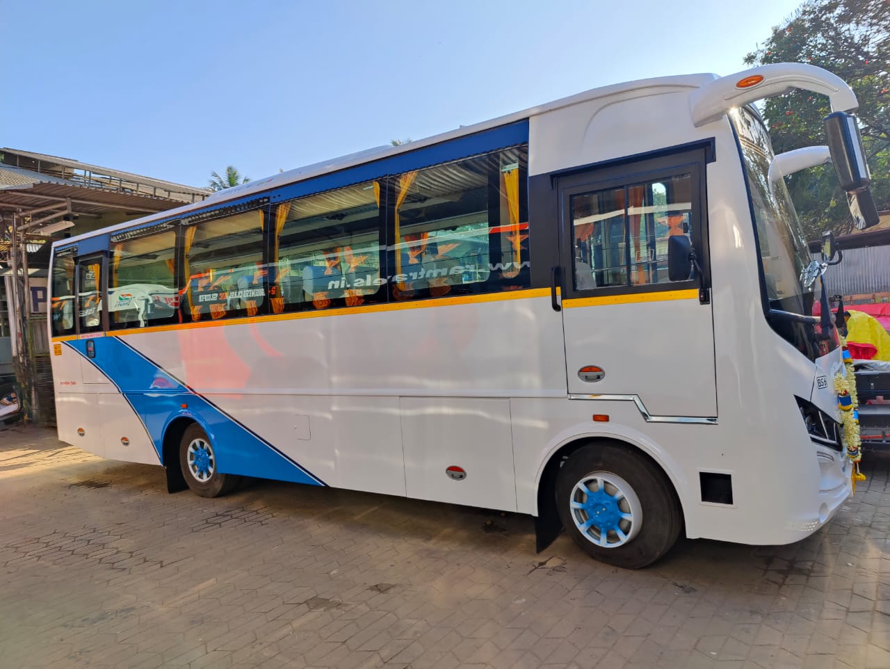 Coach Van (24 Seater)